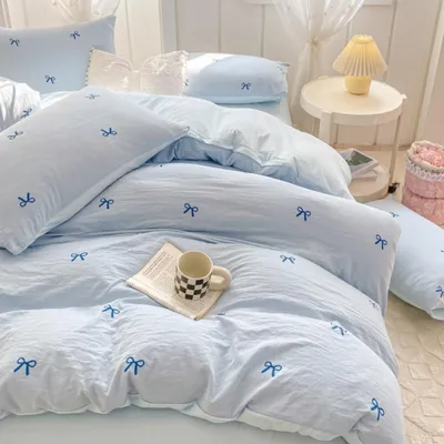 Productafbeelding van Beddengoedset 200x200 cm, blauw met strikpatroon, 2 kussenslopen 80x80 cm, microvezel, gecertificeerd volgens