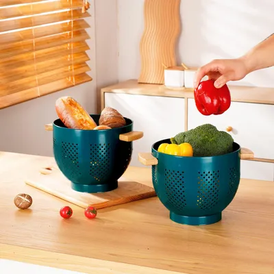 Obrázok produktu pre Sitko s kovovou sievkou a drevenou rukoväťou, objem 5,5 litra, stabilné, vhodné do kuchyne