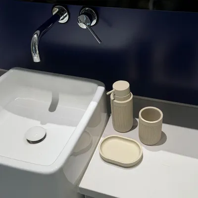 Productafbeelding van Relaxdays Badaccessoires, 3-delig, bestaande uit: zeepbakje, zeepdispenser en bekertje voor tandenborstels, van polyresin, beige badaccessoireset
