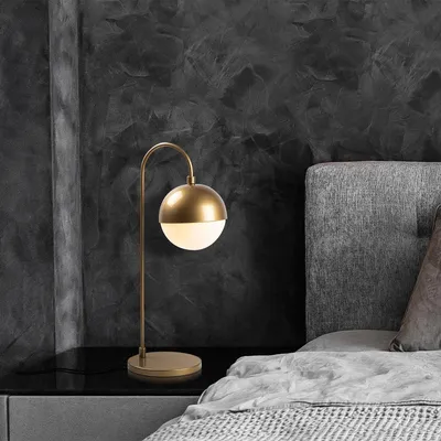 Produktbild von Opviq, Elegante Tischlampe aus Metall, Gold, 18 x 25 x 53 cm | Glasabdeckung, Durchmesser 15 cm, E14 Fassung, max. 40 W, 200 cm Kabel | Modernes Design für Zuhause & Hotel.