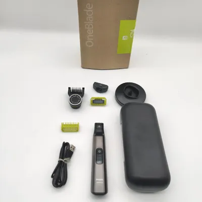 Produktbild von Philips OneBlade Pro 360 QP6652/30 Face + Body, Eingebautes Display, Waschbar, Akku, Chrom