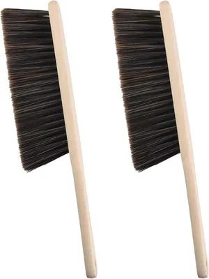 Image de 2 brosses en bois pour les vêtements et les tapis