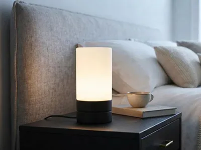 Produktbild von Kleine Tischlampe Schwarz mit Touchfunktion & E14 Glasschirm Weiß, Höhe 20cm