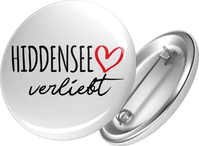 Produktbild von Huuraa Button Hiddensee verliebt Geschenk Ansteck Pin Größe 59mm Hiddensee Präsent