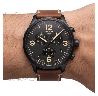 Image de Montre chronographe Tissot pour homme, modèle XL, couleur noire et marron, bracelet en cuir, référence T116.617.36.057.00