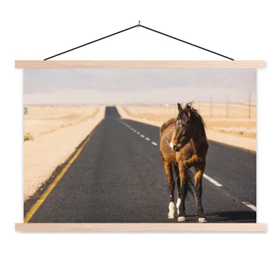 Produktbild von MuchoWow® Textilposter Pferd - Sand - Straße 60x40 cm mit holzfarbenen Rahmen - Bilder