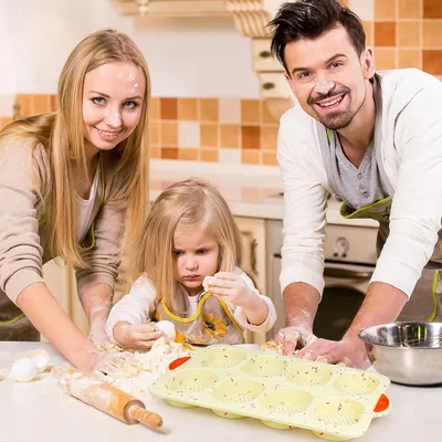 Produktbild von Famanu Backform für Brötchen - Silikon mit Ölborste, 8 Einheiten