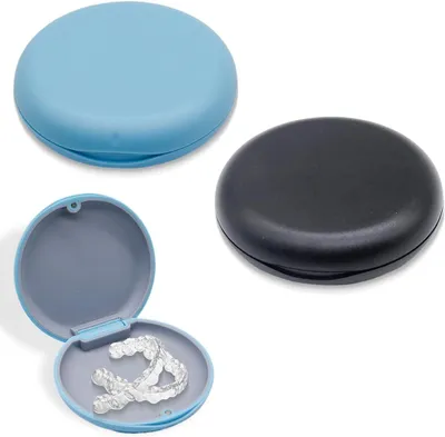 Produktbild von Set mit 2 Aufbewahrungsboxen für Zahnschienen – zur Aufbewahrung von Zahnprothesen/Alignern (schwarz & blau)