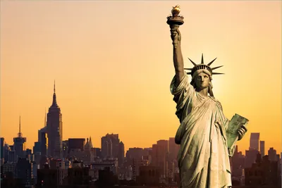 Produktbild von Wallario Premium Vliestapete Fototapete Freiheitsstatue New York in der Größe 400 x 267 cm, extra dick, wird in 5 Teilen geliefert