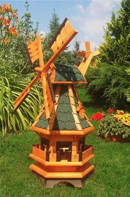 Produktbild von Windmühle mit grünen Bitumschindeln– Höhe 1 Meter