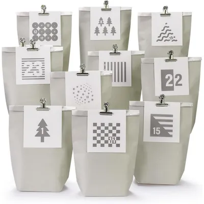 Productafbeelding van Adventskalender om zelf te vullen, 24 papieren zakjes met nummerlabels, grijs en wit, 16 x 6 x 22 cm