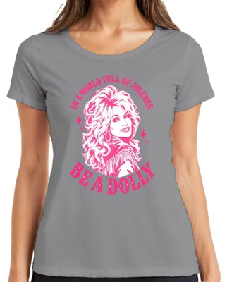 Productafbeelding van In een wereld vol Jolenes, wees een Dolly. Country muziek cowgirl T-shirt, grijs, maat M