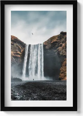 Produktbild von Wasserfall zwischen den Felsen– Wandbild mit Rahmen – Gerahmtes Bild  – Wanddekoration – 40x60 cm –  Schwarz