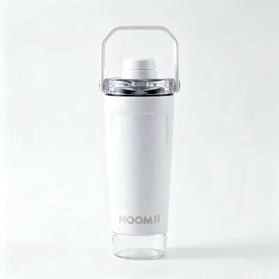 Produktbild von NooMii ProShake 600 – Edelstahl Thermo-Shaker mit Pulverfach (600 ml) Farbe: Weiß