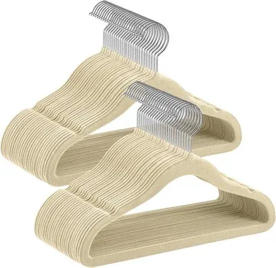 Produktbild von Famanu Kinderkleiderbügel - Set von 50 Bügeln - Samt - 360° drehbare Haken - sandbeige