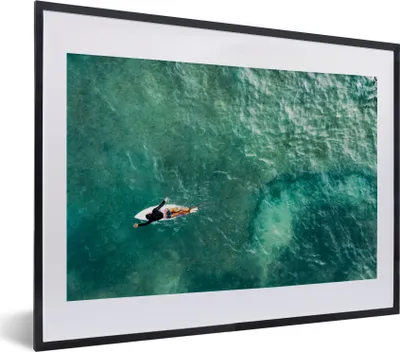 Produktbild von MuchoWow® MuchoWow® Gerahmtes Poster Surfer beim Paddeln 40x30 cm - Poster mit zchwarzem Bilderrahmen - Bilderrahmen - Poster im Rahmen