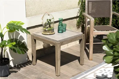 Produktbild von HECTOR – Beistelltisch, quadratisch, Beton, 53x53 cm, Füße aus Akazienholz, braun. HECTOR