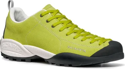 Mojito Lifestyleschuh von Scarpa in leuchtendem Grün mit grauen Schnürsenkeln und schwarzer Sohle.