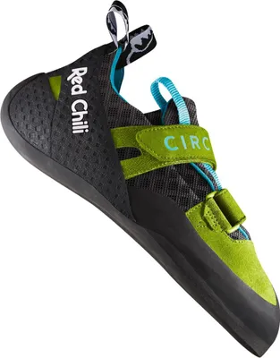 Klett-Kletterschuh "Circuit" von RedChili in Schwarz und Grün mit blauen Schnürsenkeln.