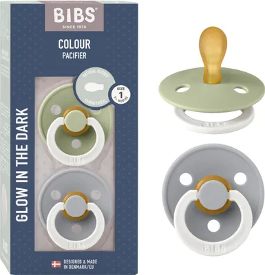 Produktbild von BIBS Colour Symmetrical Glow Schnuller 2er-Pack, BPA-frei. Leuchtet im Dunkeln, Symmetrischer Nippel. Naturkautschuk / Latex, Hergestellt in Dänemark. Größe 1 (0-6 Monate), Sage Glow / Cloud Glow