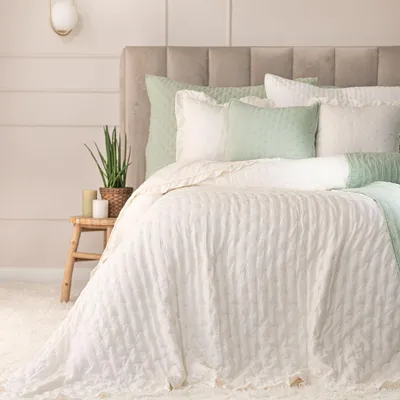 Produktbild von WERONA Tagesdecke 220x240cm Ecru - Romantischer Charme in Ihrem Schlafzimmer
