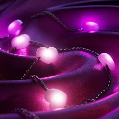 Zdjęcie produktu dla Twinkly Candies 200 diod LED RGB w kształcie serca, zielony przewód, USB-C|Twinkly