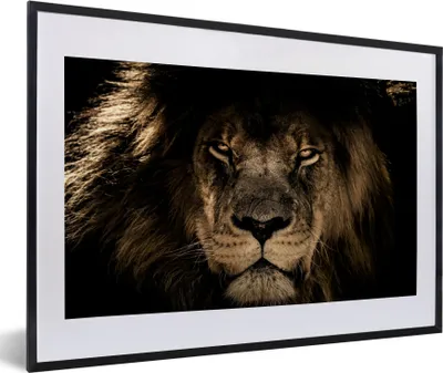 Produktbild von MuchoWow® Gerahmtes Poster Löwe - Tiere - Schwarz - Porträt 60x40 cm - Poster mit Schwarzem Bilderrahmen Wandposter Rahmen Foto Bilder - Schlafzimmer - Plakat in Rahmen - Drucken