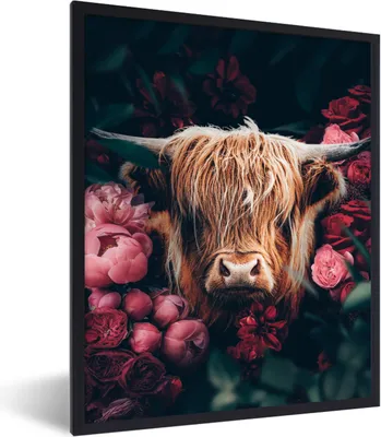 Produktbild von MuchoWow® Gerahmtes Poster Kuh - Schottischer Highlander - Blumen - Botanisch 30x40 cm - Poster mit Schwarzem Bilderrahmen Wandposter Rahmen Foto Bilder - Wanddeko - Kunstdrucke