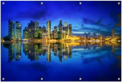 Produktbild von Wallario Outdoor-Poster für Garten oder Balkon, Motiv Skyline von Singapur in der Abenddämmerung, in ca. 100 x 150 cm