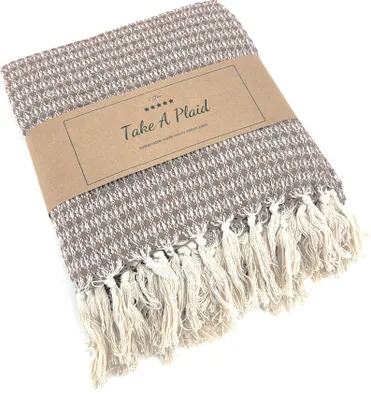 Produktbild von Heimtexland ® Hochwertige Strick Kuscheldecke Fransen Wohndecke Boho Wolldecke 100% Baumwolle Sofadecke 180x130 weich und warm Strickdecke natur Typ912 Karo taupe - 1 Stück
