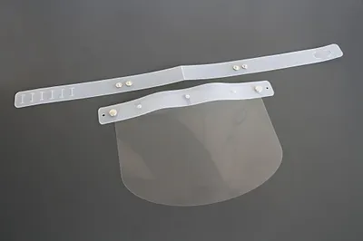 Image de Visière de protection en plastique Kranholdt, ajustement universel, pliable, pour tours de tête entre 55 et 63 cm.