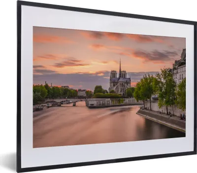 Produktbild von MuchoWow® MuchoWow® Gerahmtes Poster Sonnenuntergang hinter Notre Dame in Paris 40x30 cm - Poster mit zchwarzem Bilderrahmen - Bilderrahmen - Poster im Rahmen