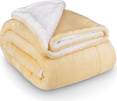 HEIMWERT Decke Kuscheldecke Sherpa Wolldecke - superweiche warme Dicke Kuscheldecke flauschig - extra Flauschige Fleecedecke und Tagesdecke für Couch Bett Sofa (Vanille, 150 x 200cm)