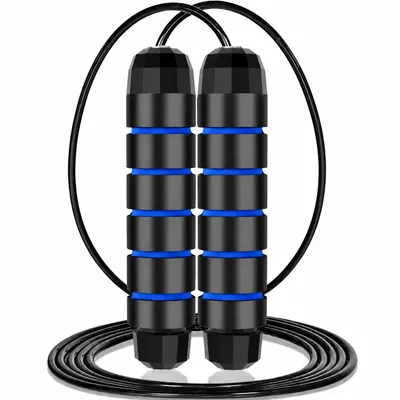 Obrázek produktu pro TJ Essentials, skákací lano, černá/modrá – fitness lano, nastavitelné – ocelové lanko s pěnovými rukojeťmi – vhodné pro kardio, box, crossfit a trénink, Obrázek vytvořený pomocí AI