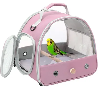 Productafbeelding van Draagbare vogelkooi voor papegaaien, parkieten en kanaries, roze van kleur, met zachte ondergrond en houten stok