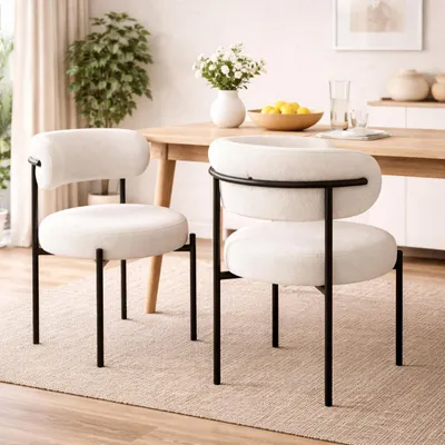 Produktbild von HAGO24 Esszimmerstühle 2er Set Weiß Teddystoff Bezug Polsterstuhl Sitzhöhe 49cm rund schwarze Metallfüße gemütlich edles Design bis 120kg