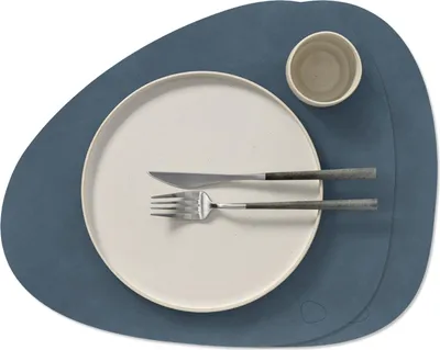 Productafbeelding van LIND DNA Placemats Nupo - Leer - Dark Blue - Curved - Afwasbaar - 44 x 37 cm - 2 Stuks