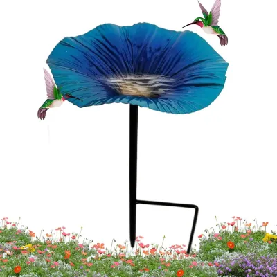 Imagen del producto de Bañera para pájaros decorativa con estaca de metal y comedero