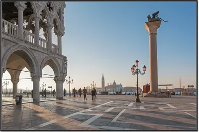 Produktbild von Wallario Wandbild Venedig - Dogenpalast, Markusplatz und San Giorgio Maggiore I, Größe: 61 x 91,50 cm, Poster mit schwarzem Aluminiumrahmen