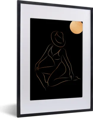 Produktbild von MuchoWow® Gerahmtes Poster Frau - Sonne - Gold - Strichzeichnung 30x40 cm - Poster mit Schwarzem Bilderrahmen Wandposter Rahmen Foto Bilder - Wandposter Schlafzimmer
