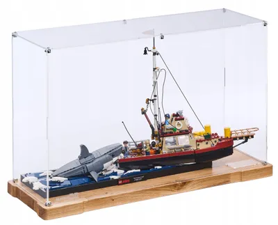 Productafbeelding van Zwarte houten vitrine voor LEGO® 21350 Ideas – De Witte Haai