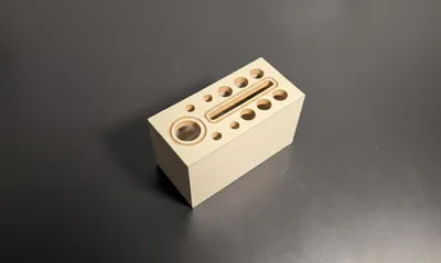 Produktbild von Stiftehalter aus Holz mit Löchern – Schreibtisch Organizer & Sorter – Grau – 15x9x7 cm