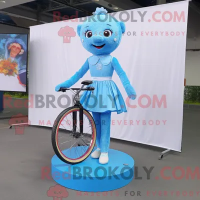 Productafbeelding van Mascottefiguur REDBROKOLY van een hemelsblauwe eenwieler gekleed met een minirok en cumberbanden