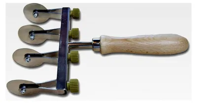 Produktbild von Verstellbarer Teigschneider mit 4 glatten Klingen aus Edelstahl