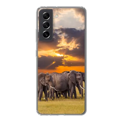 Produktbild von MuchoWow® Handyhülle Schutzhülle Hülle für Samsung Galaxy S21 FE Elefant - Tiere - Gras - Sonnenuntergang - Natur Silikon Softcase Handy Hülle - Mobiltelefonhülle