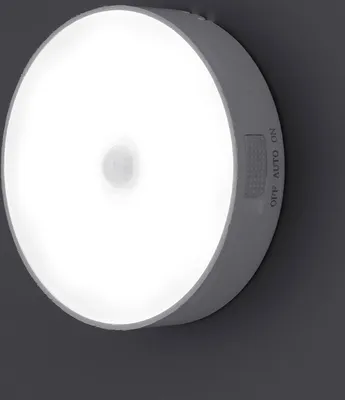 Produktbild von AKIS Nachtlicht LED Bewegungsmelder, USB-aufladbar, 2 Modi, kaltweiß, quadratisch, PP, 8.4x8.4x2.3 cm, 40g, für Treppe, Küche, Schrank, Flur, Schlafzimmer