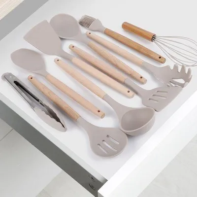 Produktbild von Famanu Kochgeschirr Set 11-teilig - Silikon - Antihaft - Mit Holzgriff - Spülmaschinenfest