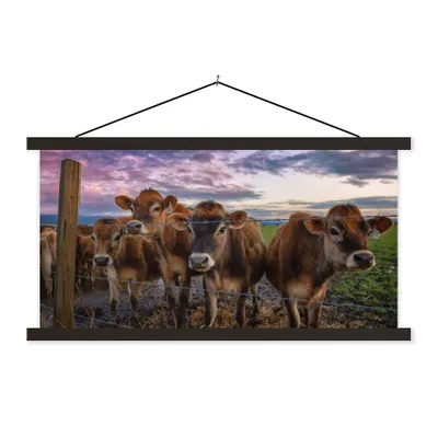 Produktbild von MuchoWow® Textilposter Kuh - Tiere - Kühe 90x45 cm mit schwarzem Rahmen - Klemmleisten
