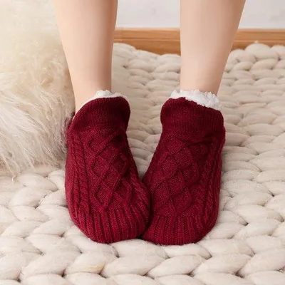 Produktbild von Warme Uni-Hausschuhe und Socken, Rot, Größe 36-39