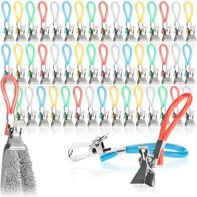 Produktbild von com-four® 50x Handtuchhalter-Clips aus Kunststoff und verchromten Metall - bunte Klemmen für Handtücher, Waschlappen, Badeschwämme - Schlaufenhänger-Klemmen für Topflappen & Geschirrtücher